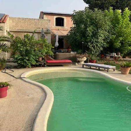 Studio Nîmes Hébergement de vacances *