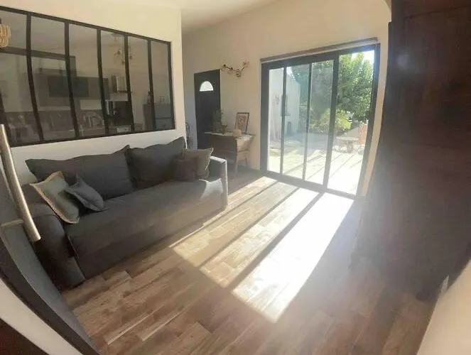 Studio Nimes * נים